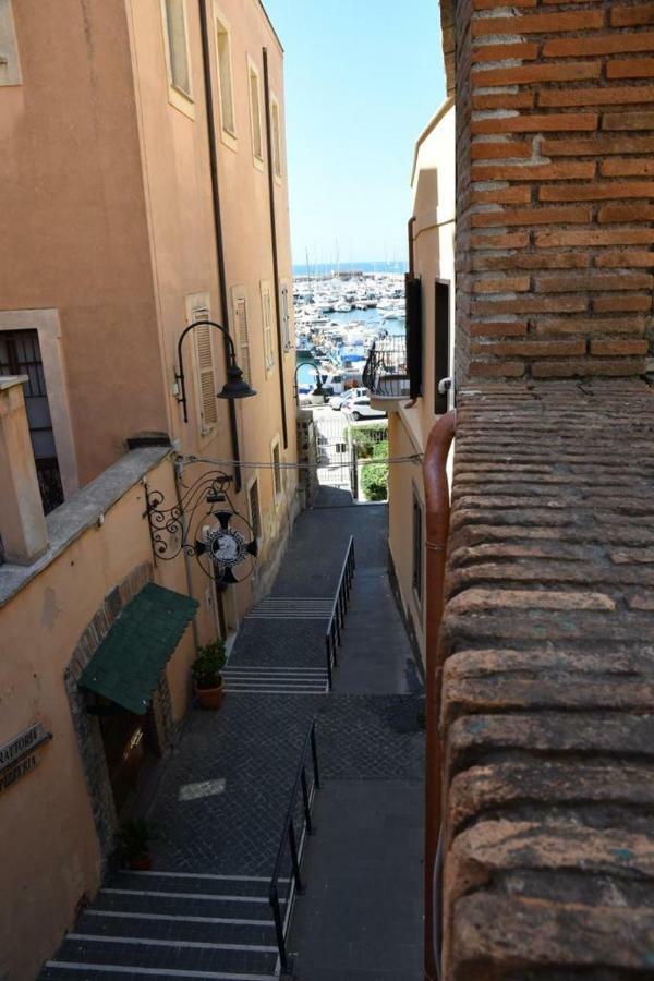 Hotel Le Stanze Del Borgo à Nettuno Extérieur photo