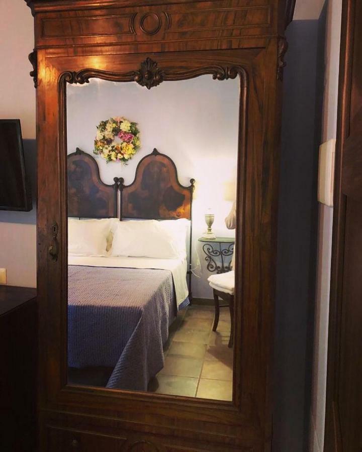 Hotel Le Stanze Del Borgo à Nettuno Extérieur photo
